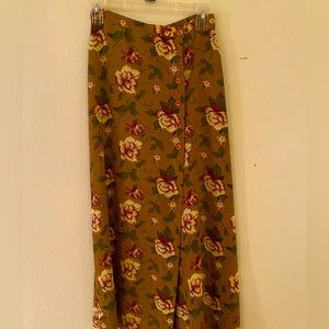 Wrap around maxi skirt with light weight material.